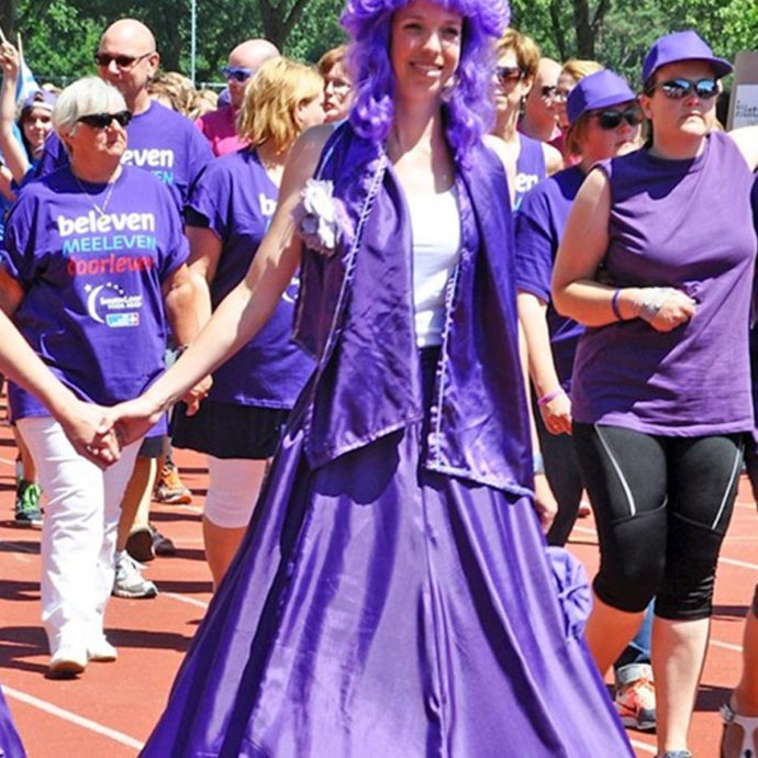 Foto van wandelaars voor de Samenloop voor Hoop Delft