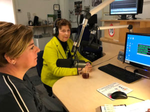 Yvonne en Carin in studio